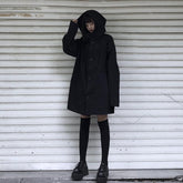 Schwarze, schlichte, lockere Kapuzenjacke im Gothic-Stil
